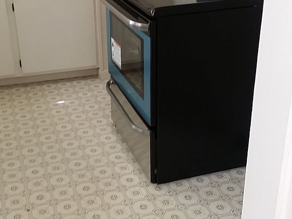 3rd image of 6541 Whitehorn Dr