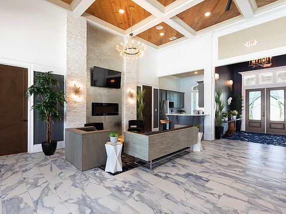 4th image of 305 Laredo Dr #5-207