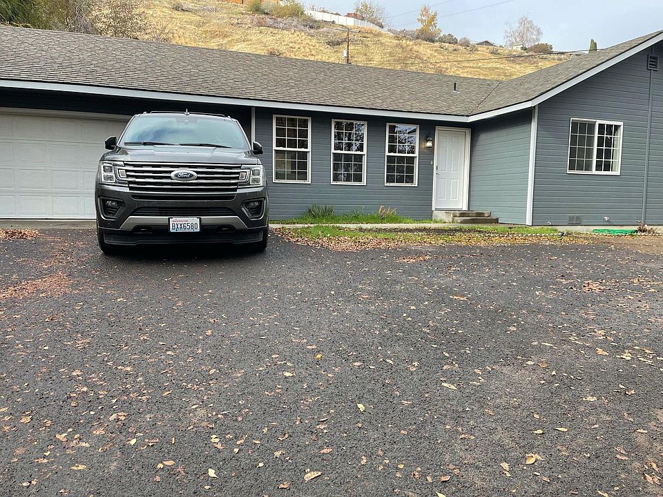 Front door & driveway