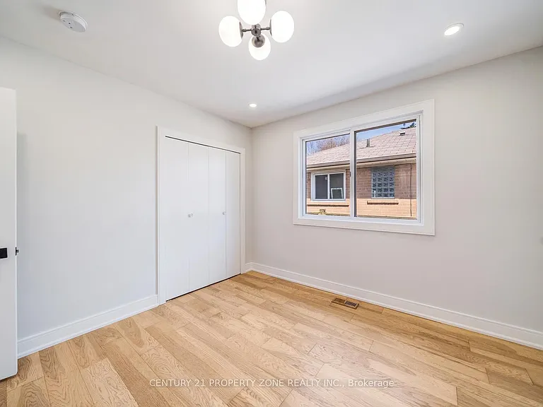203 Toynbee Trl — Photo 22