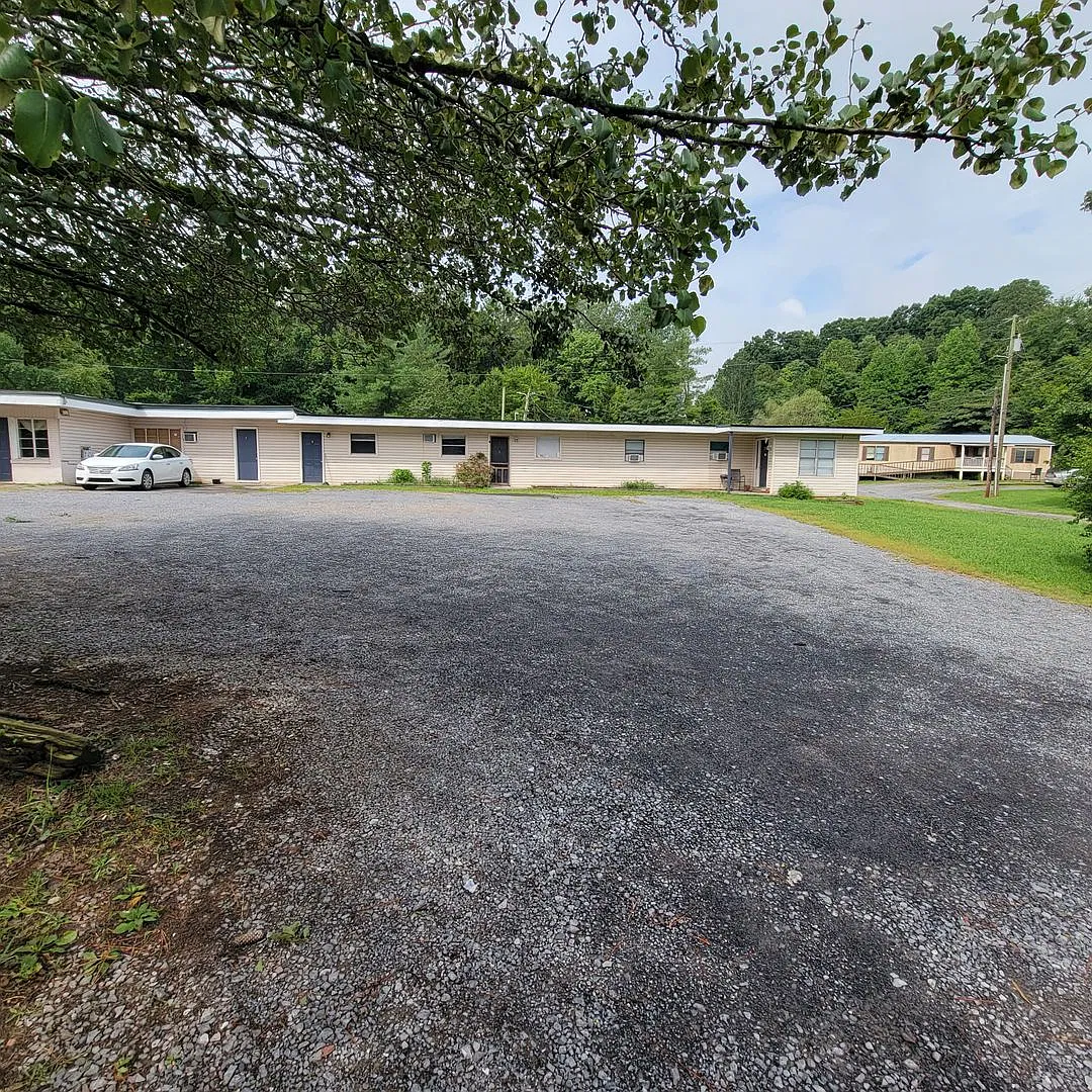 3950 South Dixie Road — Photo 1