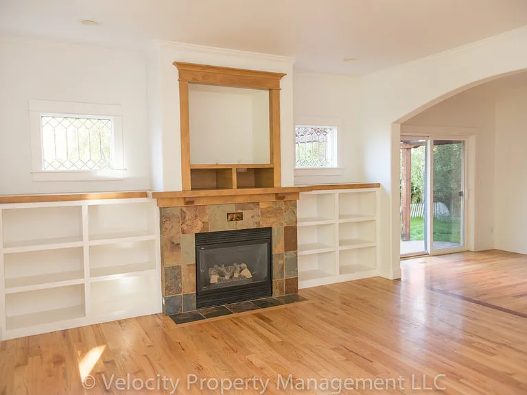 2954 NE Red Oak Dr — Photo 2