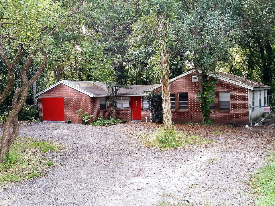1st image of 808 Alicia Ave