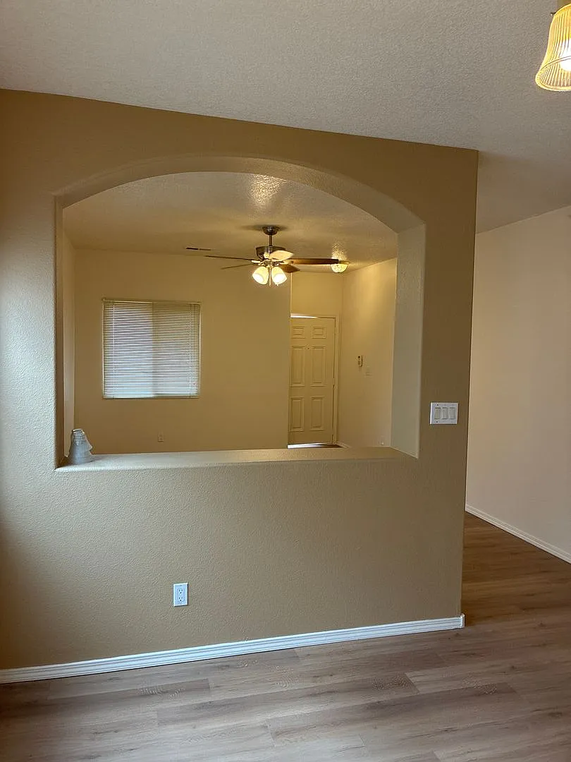 large 3 br+ loft — Photo 4
