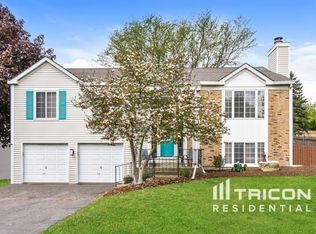 310 Briarwood Ln, Algonquin, IL 60102