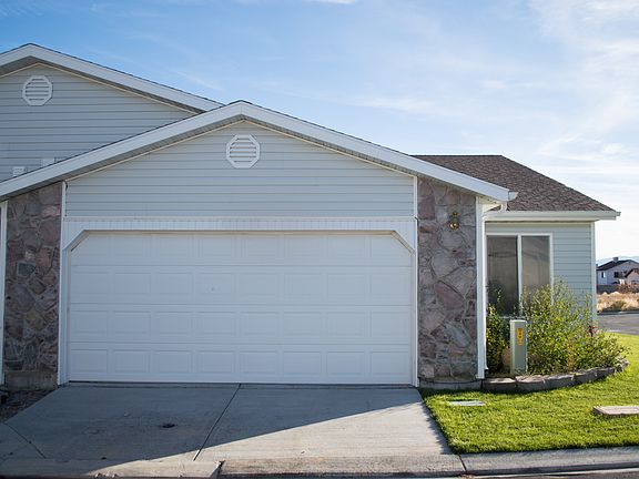 2nd image of 2079 Bluegrass Cir