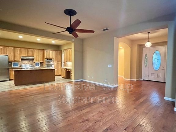 4th image of 490 Westlake Dr