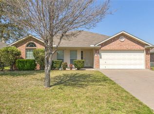 216 Preston Dr, Cleburne, TX 76033