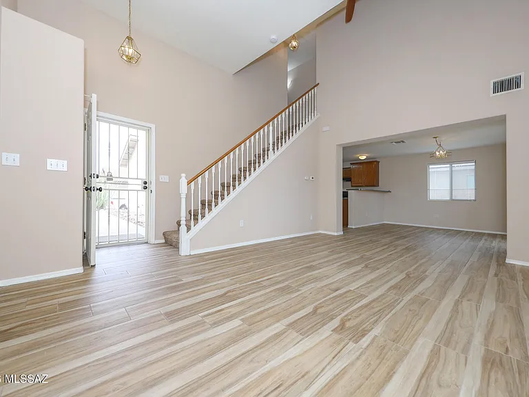 2416 W Chris Oliver Way — Photo 2
