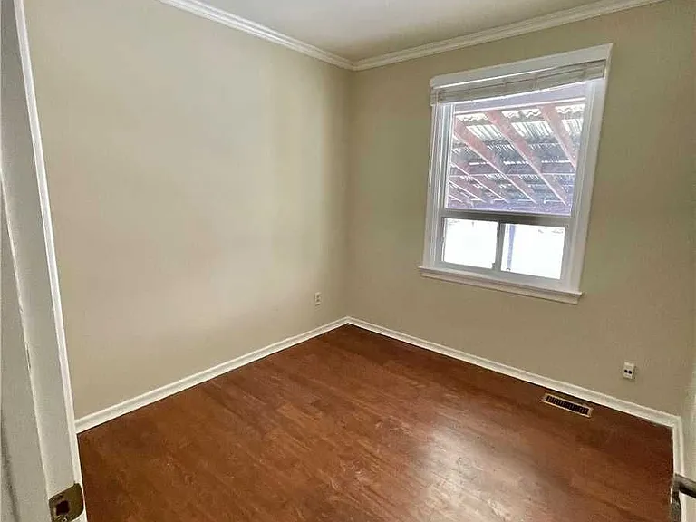 25 Edgemont Dr #UPPER — Photo 5