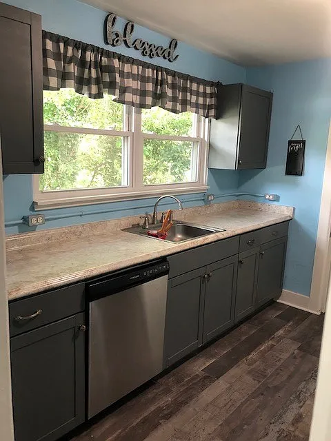 4 bed, 1.5 bath, 1628 sqft, $1,550 — Photo 2