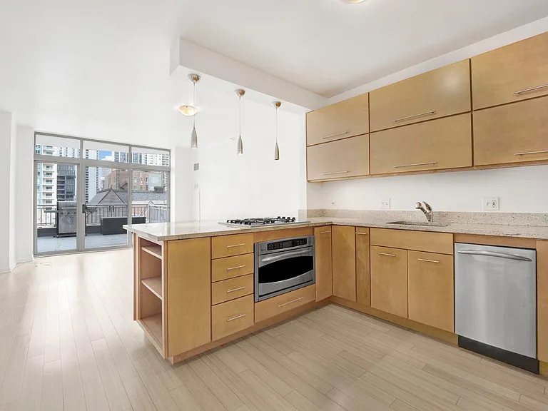 600 N Dearborn St #603 — Photo 2