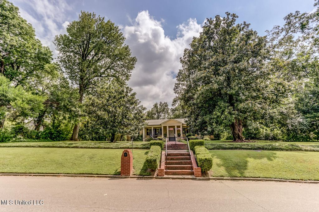 127 W Gholson Ave, Holly Springs, MS - View 3