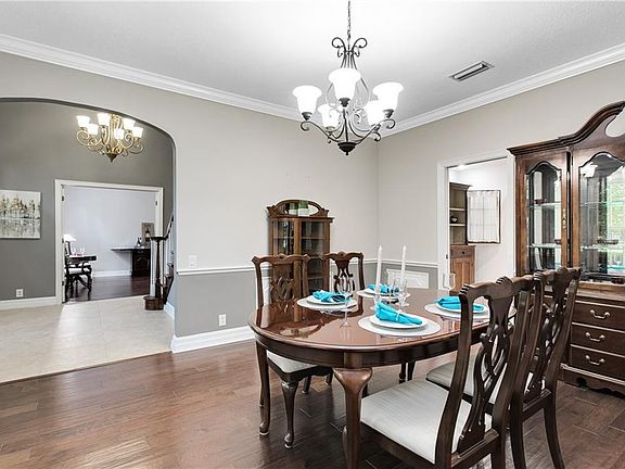 5th image of 1005 Nancy Cir