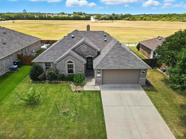 705 Meadowedge Ln, Denton, TX 76207