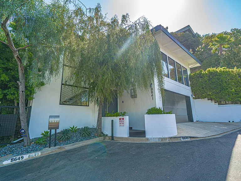8641 Metz Pl — Photo 3
