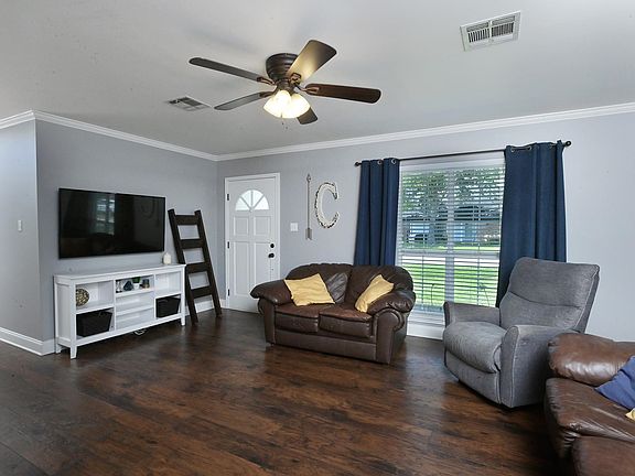 5th image of 1211 Lee Dr