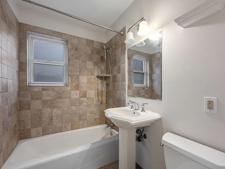121 Regency Park — Photo 13