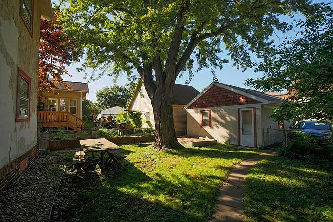 3 bed, 1700 sqft, $2,200 — Photo 2