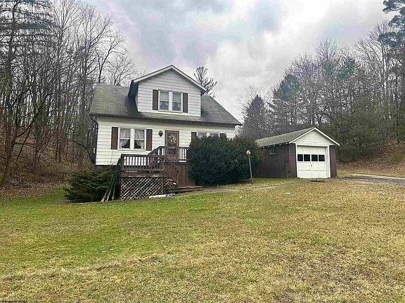 2nd image of 11 Twelve Oaks Ln