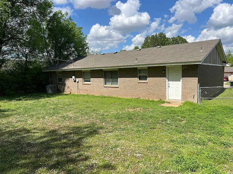 220 Bainbridge Rd — Photo 17