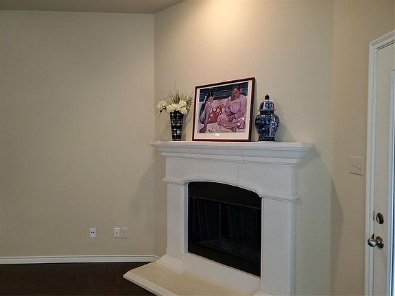 4th image of 909 Boerne St