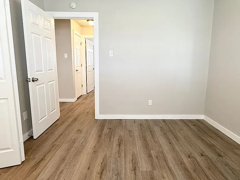 1732 E Dartmouth St — Photo 13