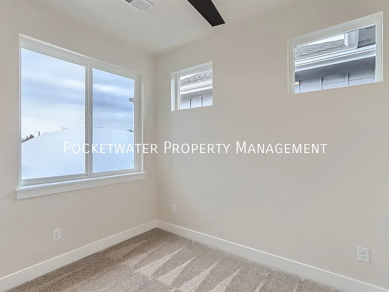 1343 Baker St — Photo 14