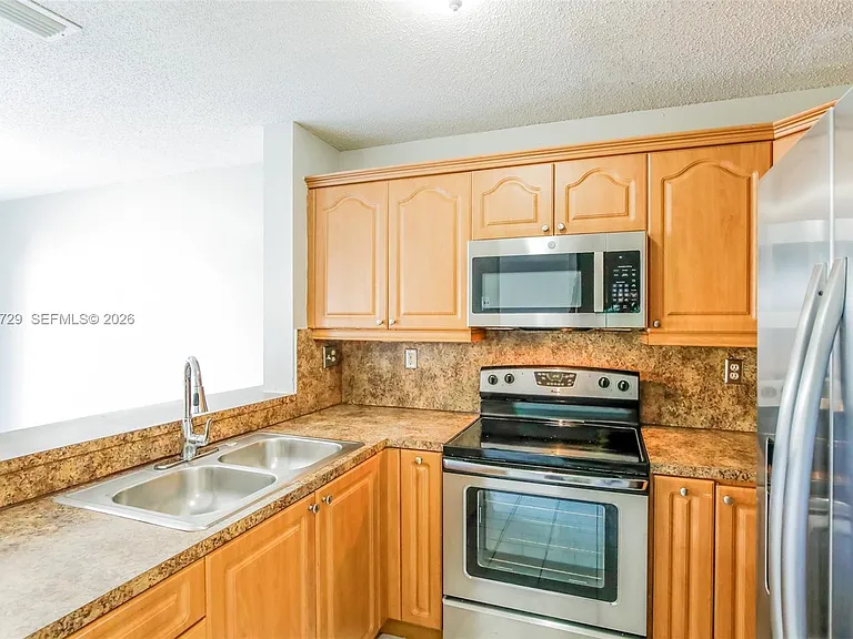 13921 SW 173rd Ter — Photo 9