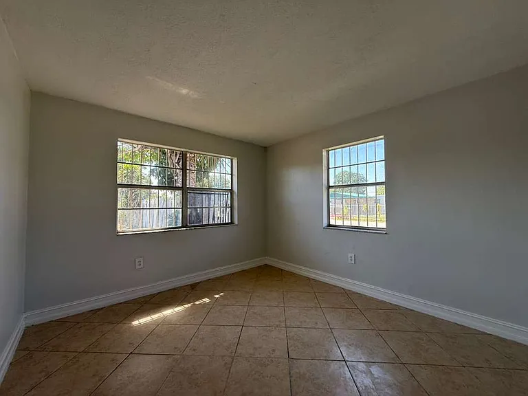 6143 Orange Dr — Photo 3