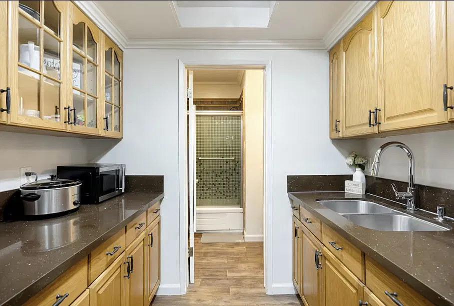 1160 S Walnut St — Photo 3