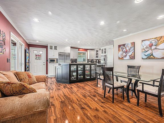4th image of 10148 Harris Dr