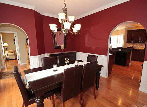 5th image of 22 Donna Mae Ln