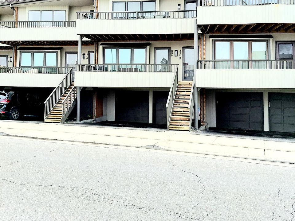 1st image of 810 E Broadway