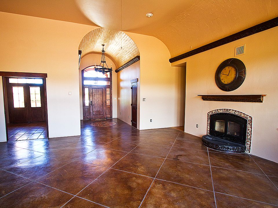 Living room & foyer