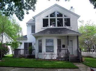 821 Wisconsin St, Lake Geneva, WI 53147