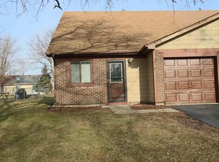 3300 Lynnfield Ct, Aurora, IL 60504