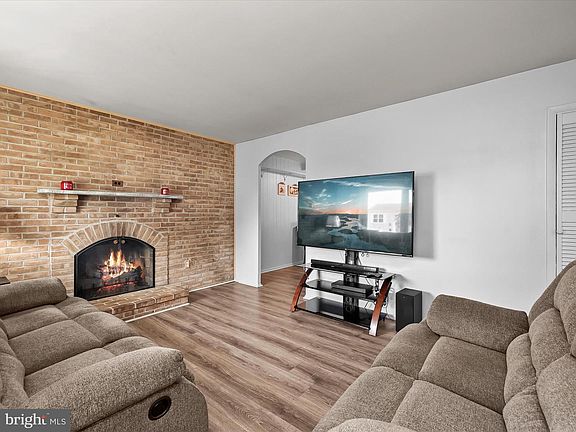 5th image of 276 Pinoak Dr