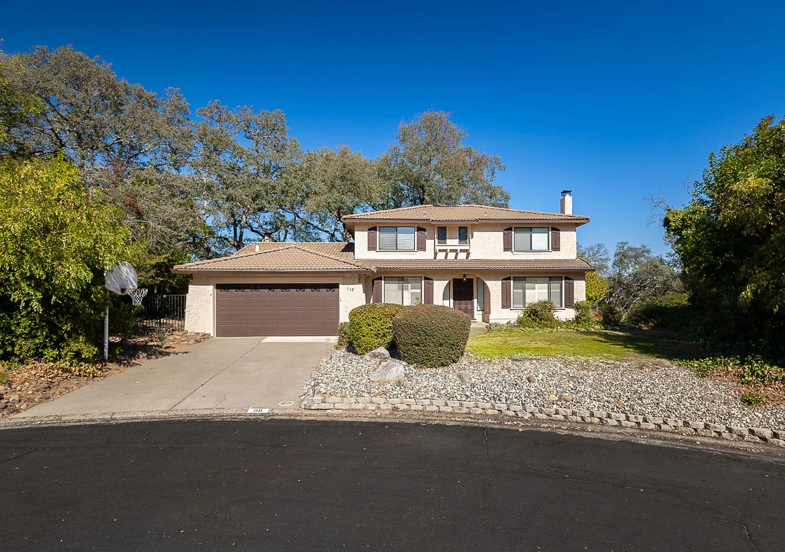 Gorgeous American River Canyon South home on cul-de-sac backing to Hinkle Creek Nature Area. — Photo 1