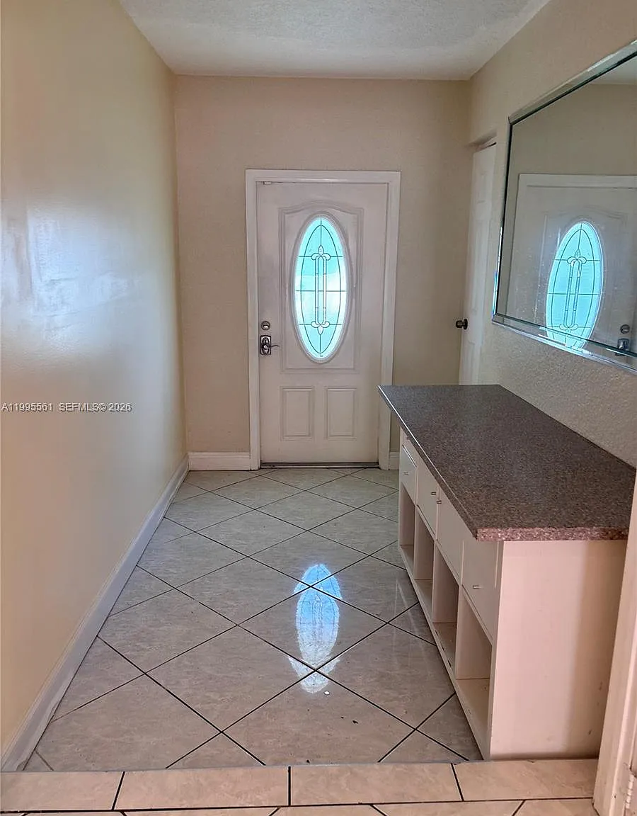 2 bed, 1748 sqft, $2,500 — Photo 4