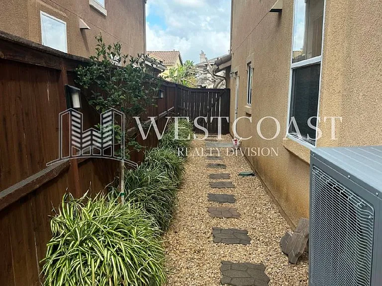 820 Silver Dr — Photo 25
