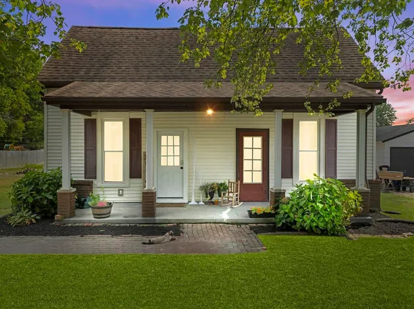 711 W Degonia Rd, Boonville, IN 47601