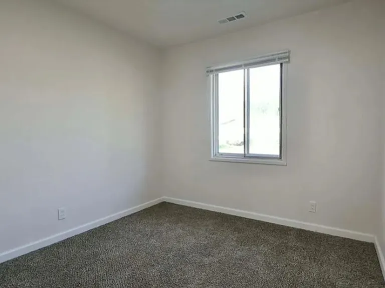 804 Saint Thomas Ln — Photo 8