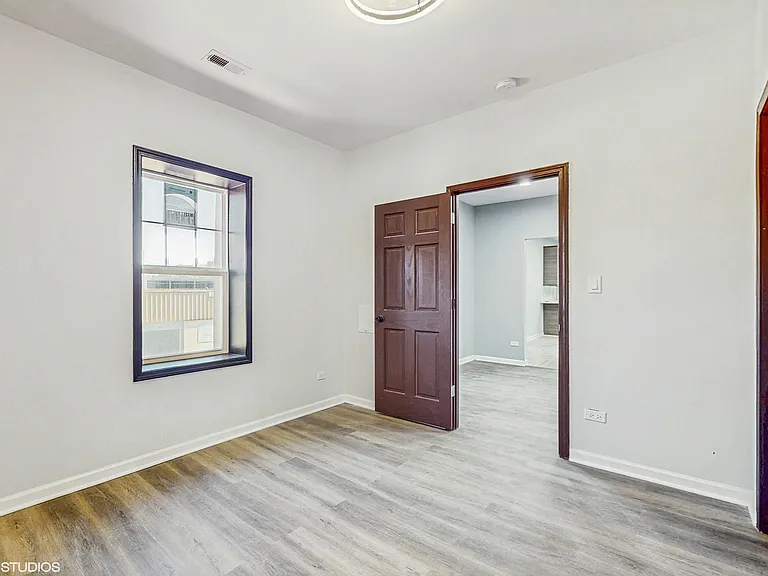 6808 N Clark St #2E — Photo 16