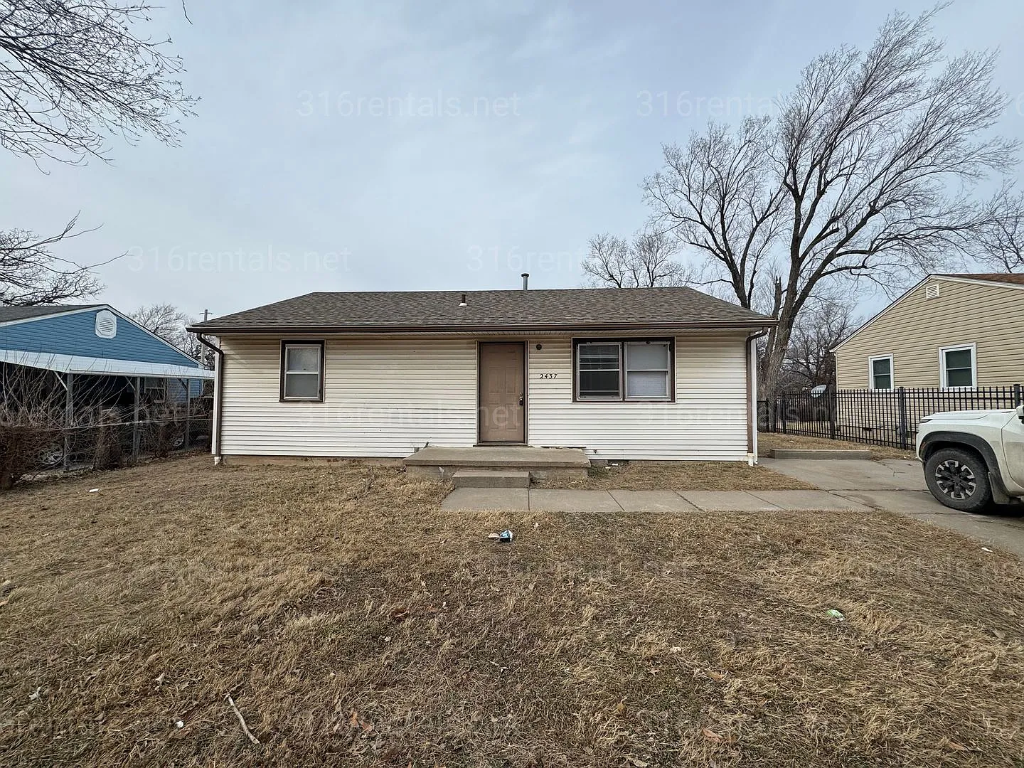 $1,025 - 3 Bed 1 Bath - Single Family Home *Coming Soon* — Photo 1