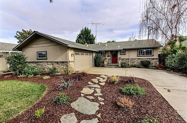 812 Coakley Dr — Photo 1