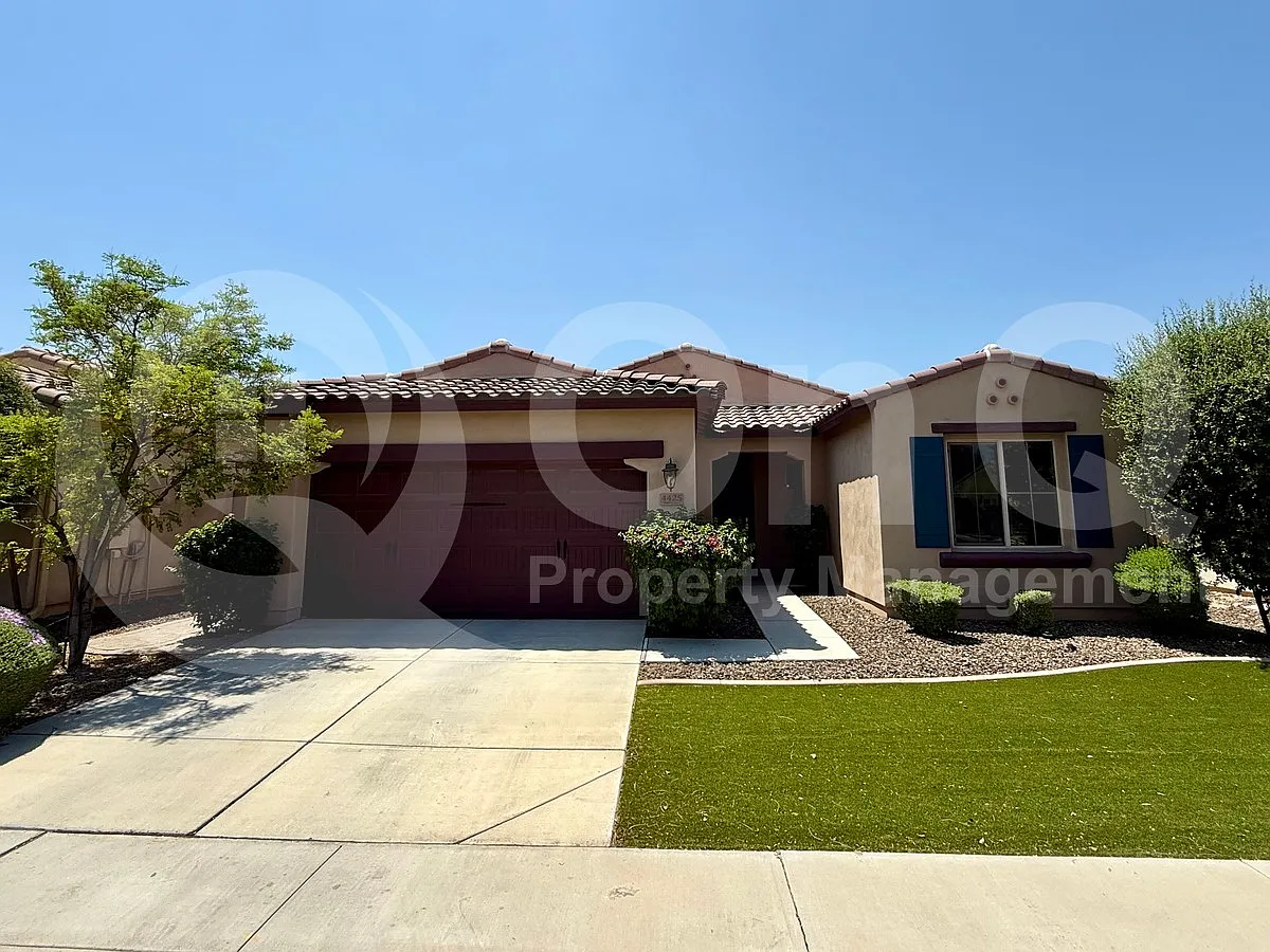 3 bed, 2.0 bath, 1900 sqft, $2,800 — Photo 2