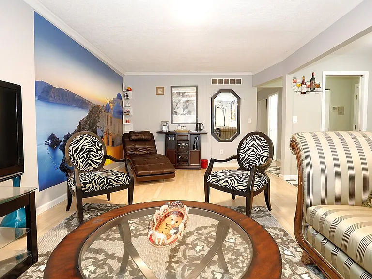 1616 Washtenaw Ave — Photo 4