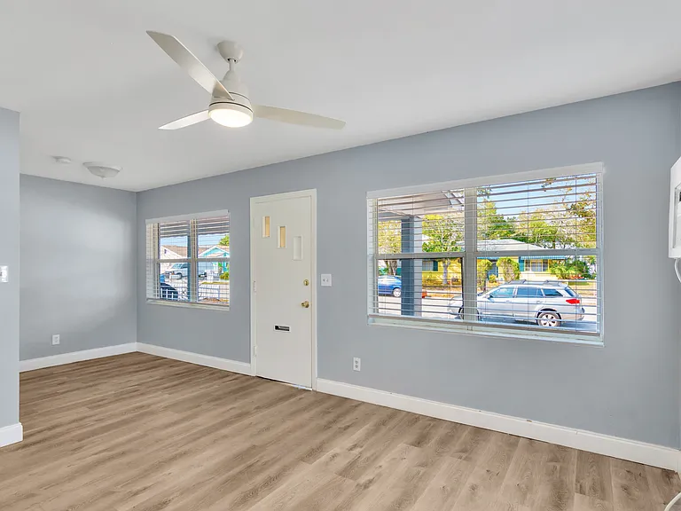 1233 Grove St — Photo 5