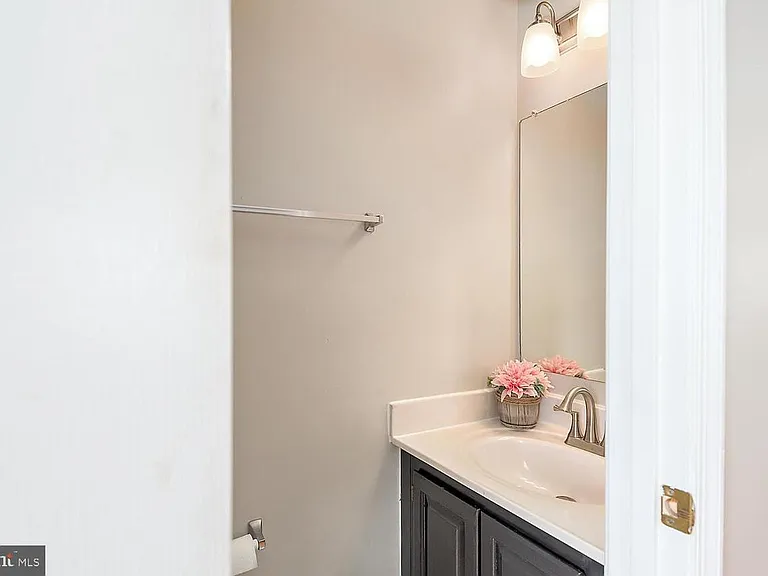 200 Barrie Pl — Photo 15